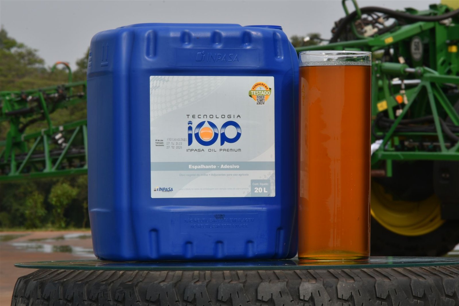 Embalagem de 20 litros do IOP em ambiente de aplicação